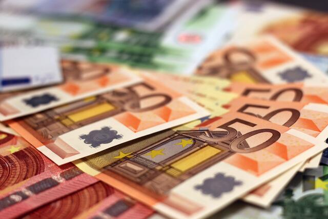 In Schulen wird 2025 am meisten Geld investiert. (Symbolbild) | Foto: moerschy/pixabay