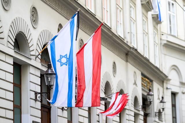 In der Nacht auf Mittwoch kam es erneut zu einem Vandalismusakt bei der IKG Wien in der Innenstadt. | Foto: MAX SLOVENCIK / APA / picturedesk.com