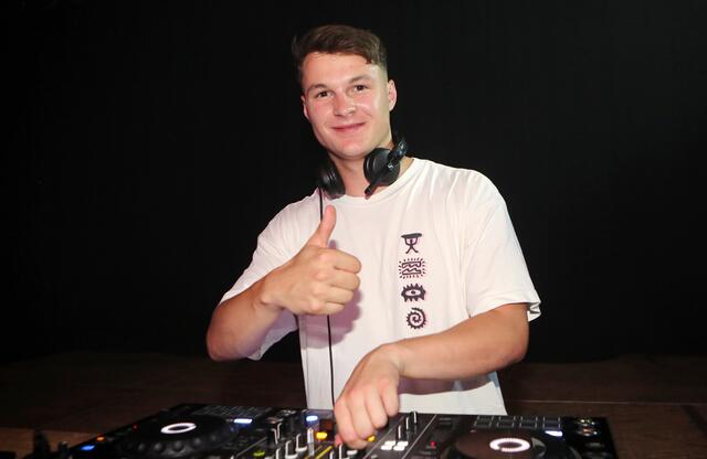 Bei der neuen Auflage des "X-Mas City Clubbing" im Stadsaal Feldkirchen wird wieder DJ Smurfy für die passenden Beats sorgen.   | Foto: Privat