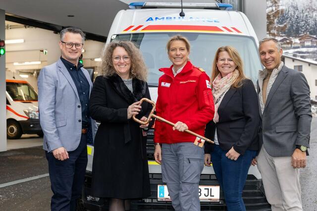 Thomas Ellmauer (Bürgermeister Mittersill), Silke Göltl (Geschäftsführung Tauernkliniken), Sabine Tischler (Landesgeschäftsführung Rotes Kreuz Salzburg), Georgia Winkler-Pletzer (Geschäftsführung Regionalverband Pinzgau) und Hannes Lerchbaumer (Bürgermeister Uttendorf). | Foto: Tauernkliniken GmbH