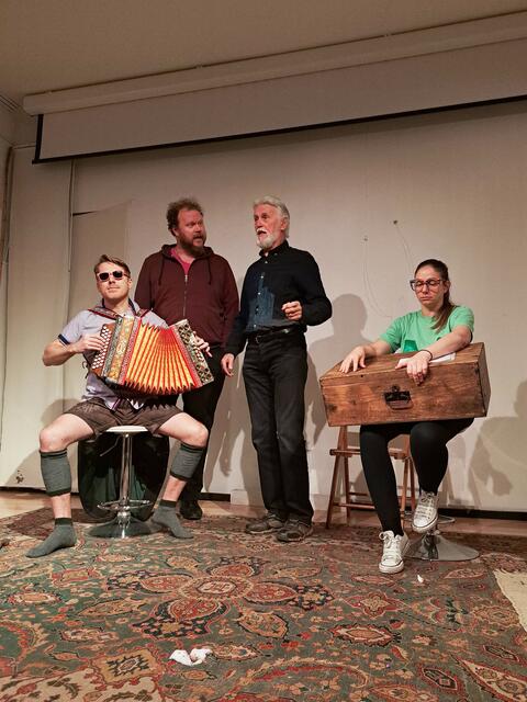 Das Ensemble der "Männlichen Komödie" spielte sechsmal vor ausverkauftem Haus | Foto: Kubaczek