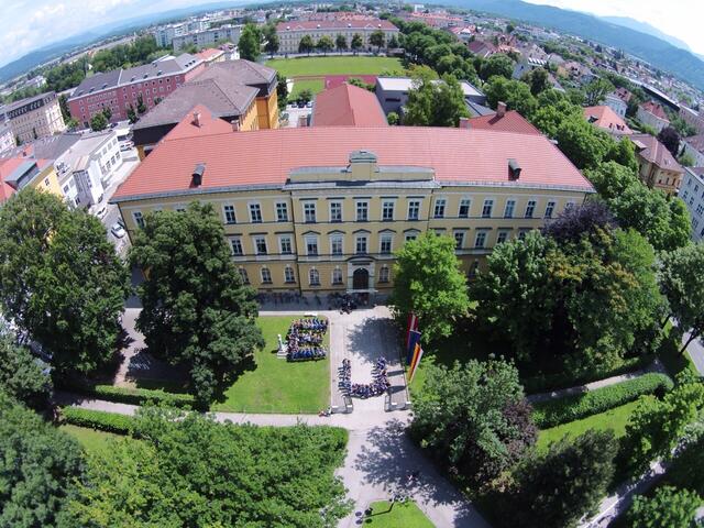 Ein ungewöhnlicher Blick von oben - das Schulgebäude des Europagymnasiums | Foto: Europagymnasium Klagenfurt