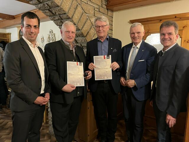 Von links: Vizebürgermeister Norbert Gerner, Bürgermeister a.D. Sebastian Haslauer, Franz Tiefenbacher, LAbg. Josef Schöchl und Bürgermeister Matthias Herbst. | Foto: ÖVP Elsbethen