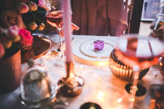 Ein Weihnachtsessen mit der Familie kann auch schnell zur psychischen Belastung werden. | Foto: Pixabay