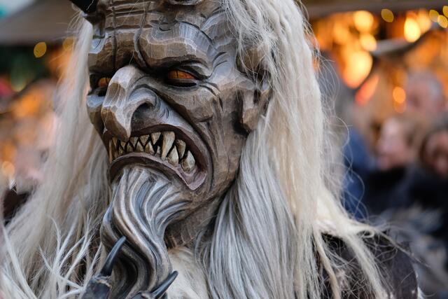 Der Mann täuschte den Verkauf von traditionellen Perchtenmasken vor. (Symbolfoto) | Foto: stock.adobe.com/at/peta
