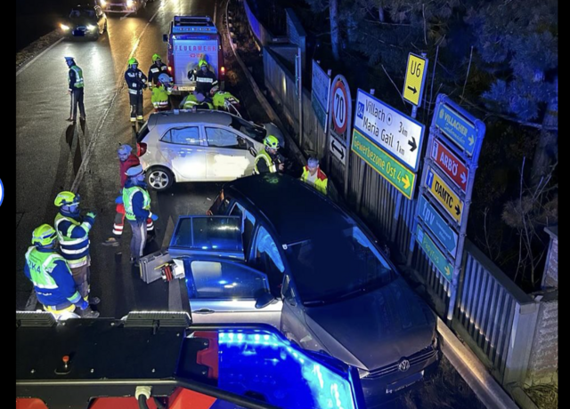 Die verunfallten Pkws des gestrigen Verkehrsunfalls.  | Foto: Hauptfeuerwache Villach