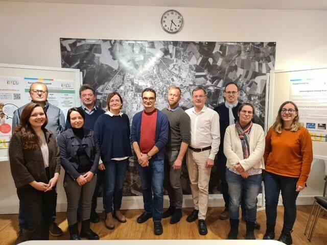 Elisabeth Hofer-Tinschert (Land OÖ), Helmut Posch (Neuhofen), Eva Frauscher, Bürgermeister Johann Augustin (Neuhofen), Regina Barth, Alfred Benesch (land.schafft), Bürgermeister Peter Kettl
(Aurolzmünster), Bürgermeister Bernhard Zwielehner (Ried), Peter Eckkrammer (Ried), Sandra Blabensteiner, Eva Schaller. | Foto: RMOÖ