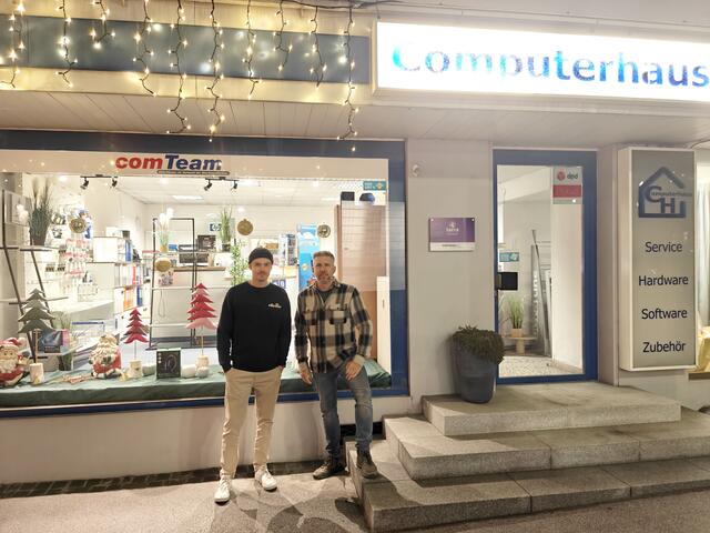 Wolfgang Rainer, Geschäftsführer eines seit 30 Jahren erfolgreichen IT-Dienstleistungsunternehmens, schließt sein Geschäft und wechselt mit seinem Kollegen Sebastian Friesenbichler ins Computerhaus Weiz. | Foto: zVg