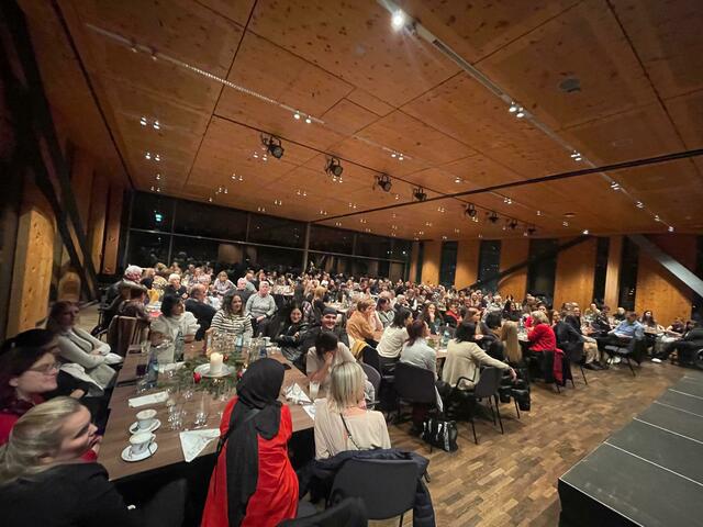 Der Saal bei Binderholz in Fügen war prall gefüllt.  | Foto: privat