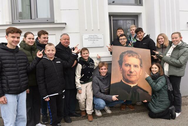 Die ersten Mitbrüder kamen am 16. Dezember 1924 nach Amstetten! Davon zeugt auch ein Schild. | Foto: Zarl