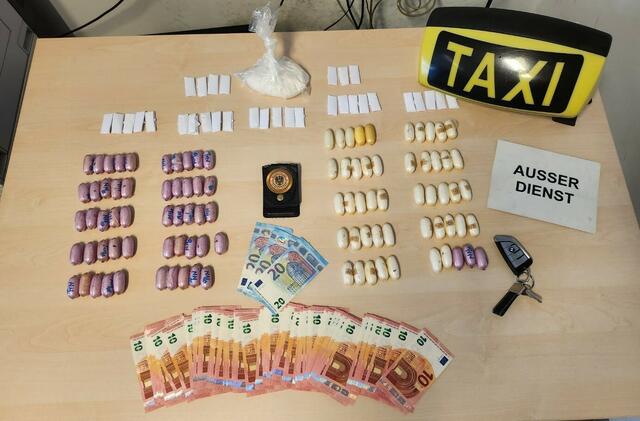 Die Wiener Polizei soll einen Suchtmittelring zerschlagen haben. Dieser soll via Taxifahrten Kokain verkauft haben. | Foto:  LPD Wien