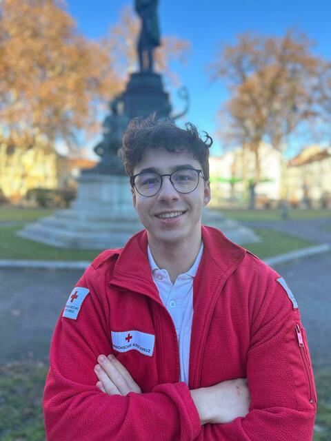 Rettungssanitäter Christoph Bradatsch versieht auch zu Weihnachten seinen Dienst.  | Foto: Privat