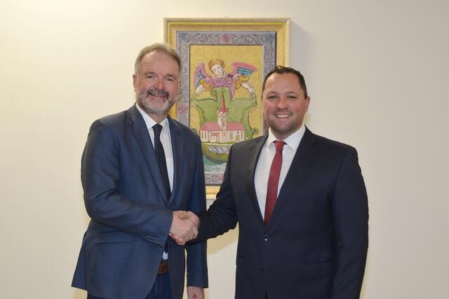 Ewald Peer übergibt in Weißkirchen an Markus Tafeit. | Foto: KK