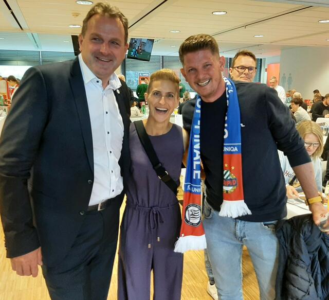Präsident Dieter Mörtl, Weltcupsiegerin Eva Pinkelnig und Olympiasieger Thomas Morgenstern freuen sich auf die Kärntner Sporthighlights.  | Foto: Tiefling/KK