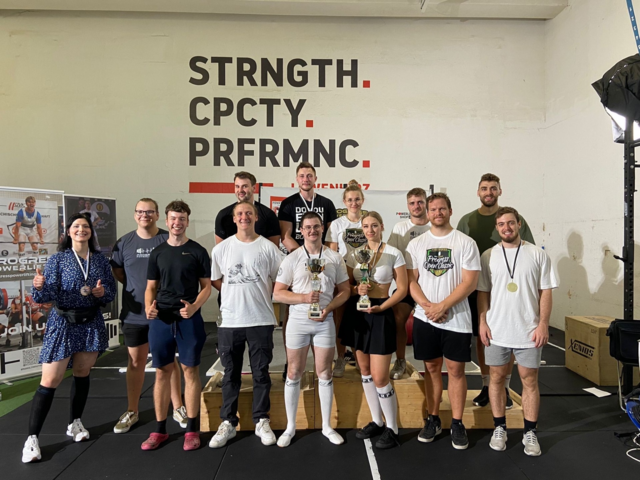 Einige der erfolgreichen Vereinsmitglieder von Progress Powerlifting | Foto: Progress Powerlifting