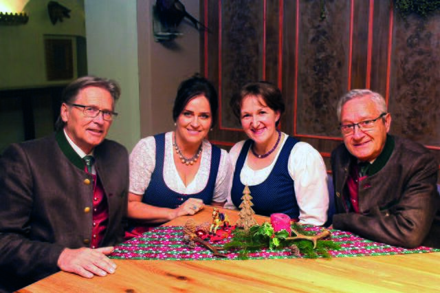 Der Kärntner Viergesang und der Kärntner Harfenklang sind auch am Schloss zu Gast. | Foto: Privat