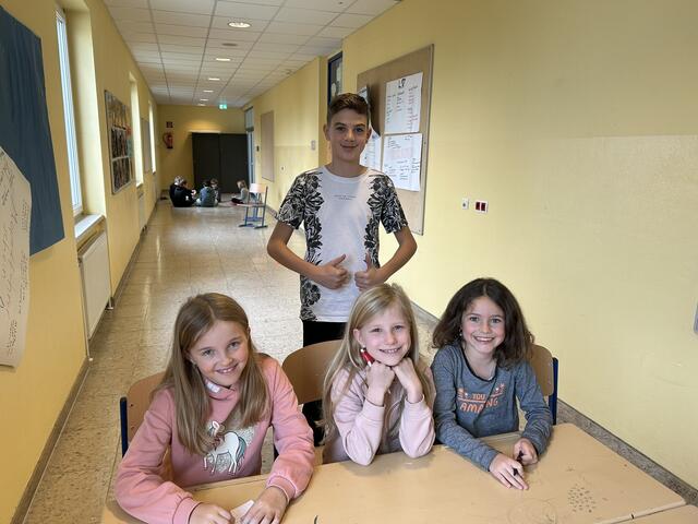 Das gemeinsame Projekt zwischen den Schülerinnen und Schülern der Volks- und Mittelschule Trieben kam sichtlich gut an. | Foto: KK
