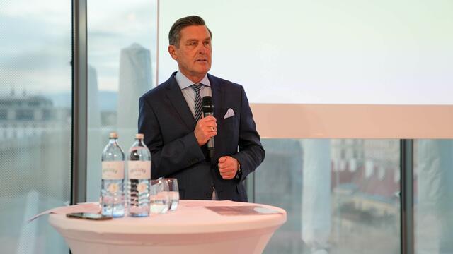 Stadtrat Peter Hanke (SPÖ) freut sich über die wirtschaftlichen Erfolge, die das Projekt bringt. | Foto: Andreas Pölzl/MeinBezirk
