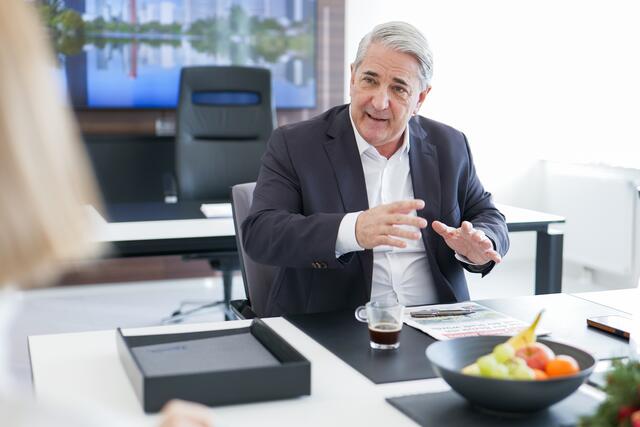 Im MeinBezirk-Interview spricht Donaustädter Bezirksvorsteher Ernst Nevrivy (SPÖ) über seine Pläne fürs neue Jahr. | Foto: Max Spitzauer/MeinBezirk