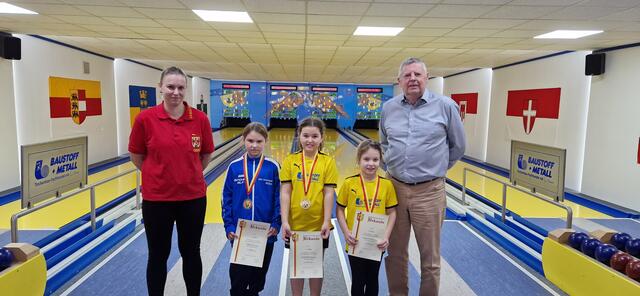 Die Siegerinnen im Kegeln der U10 Mädchen. | Foto: Janits