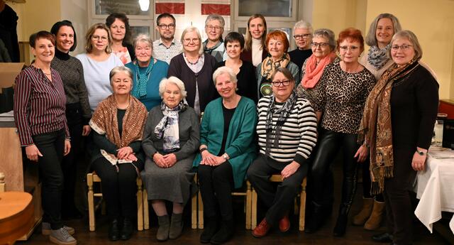 Eine große Runde ehrenamtlicher Mitarbeiterinnen. | Foto: PBZ Zwettl