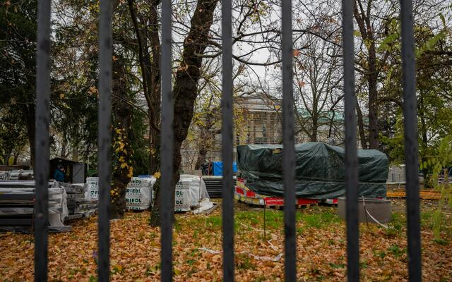 Der Bezirk hatte zuletzt befürchtet, dass bei der Katar-Botschaft über die geltenden Baumschutzgesetze hinweggesetzt wird. Die Botschaft weist die Vorwürfe indes zurück. | Foto: Isabelle Ouvrard / SEPA.Media / picturedesk.com