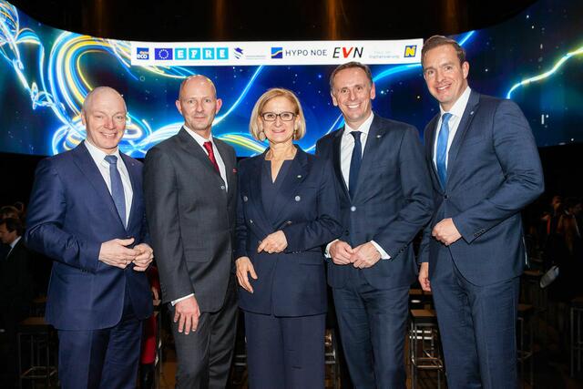 Helmut Miernicki, ecoplus Geschäftsführer, Claus Zeppelzauer, ecoplus Prokurist und Geschäftsführer ecoplus Digital, Landeshauptfrau Johanna Mikl-Leitner, Jochen Danninger, ecoplus Aufsichtsratsvorsitzender und Lukas Reutterer, Geschäftsführer ecoplus Digital. | Foto: Gerald Lechner