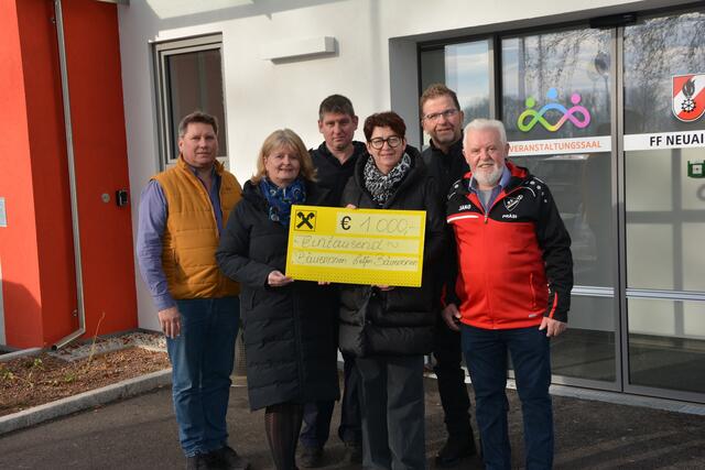 Peter Burger, Stadträtin Paula Maringer, Kommandant FF Neuaigen Franz Berthold, Bezirksbäuerin Eva Hagl Lechner, Karl Zeinler und Präsident SV Neuaigen Karl Kreuzinger | Foto: FF Neuaigen