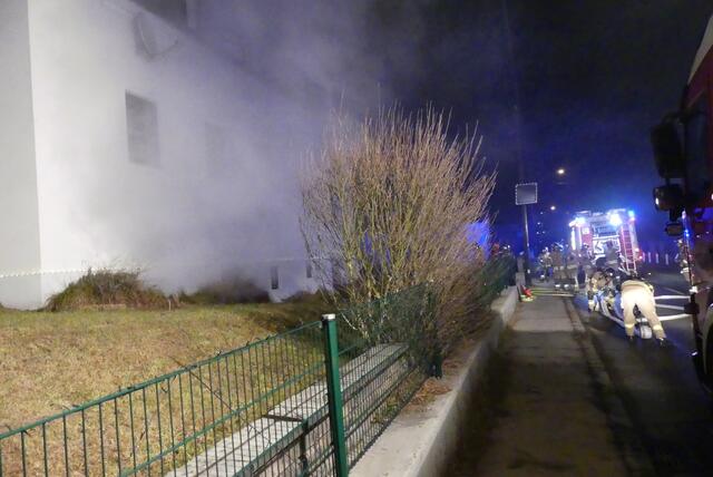 In der Nacht auf Donnerstag rückte die Grazer Berufsfeuerwehr zu einem Kellerbrand in Ries aus.  | Foto: Berufsfeuerwehr Graz
