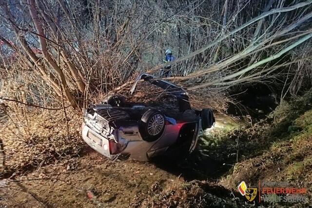 Der verunfallte Pkw.  | Foto: Feuerwehr Wolfsberg