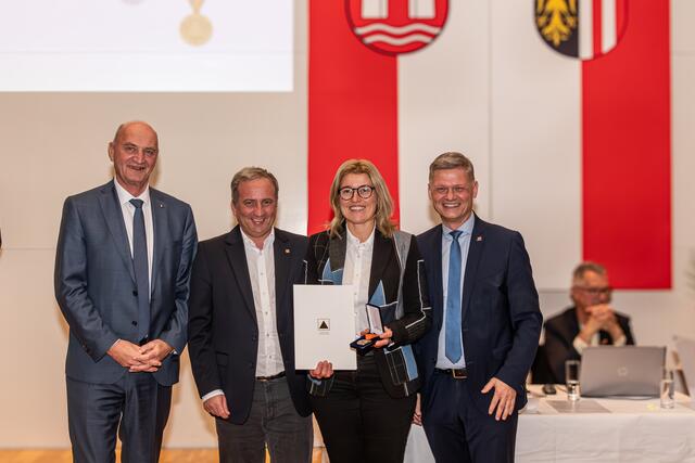 Landesrat Christian Dörfel, OÖ Zivilschutz-Präsident Michael Hammerer, Yvonne Weidenholzer und Zivilschutz Österreich-Präsident Andreas Hanger. | Foto: Zivilschutzverband