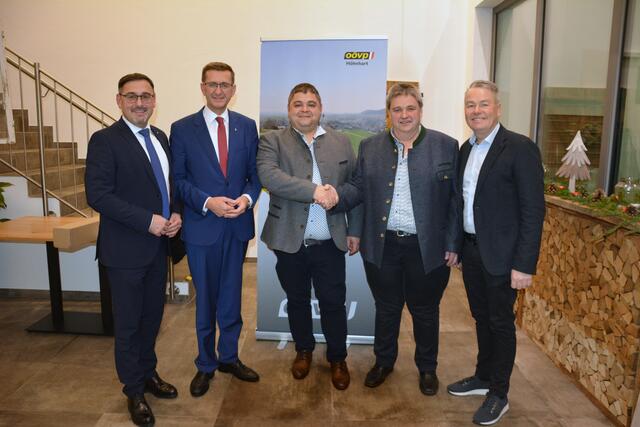 Neuwahl: Bezirksparteiobmann LAbg. Klaus Mühlbacher, Landesrat Markus Achleitner, Parteiobmann Gerhard Schickbauer, Ernst Baier und Bürgermeister Erich Priewasser. | Foto: OÖVP Höhnhart
