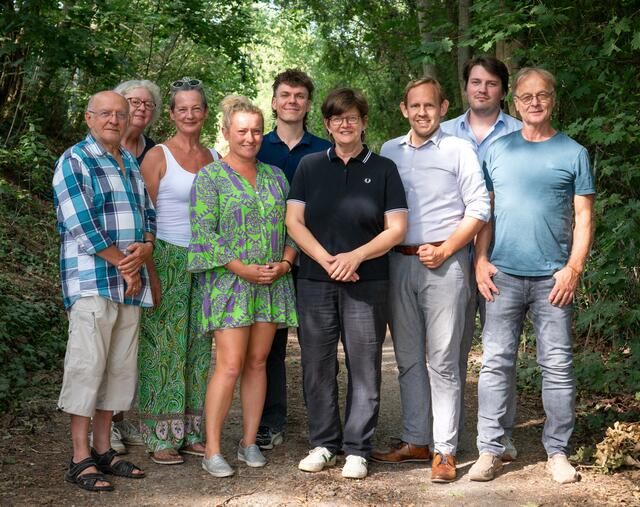 Gottfried Wurst (Listen-Platz 11), Roswitha Bauda, Aktivistin Hester Appoyer, Izabella Auner, Moritz Cermak, Sabine Fasching, Georg Ecker, Christoph Valdhaus und Peter Loy gehen gemeinsam mit vielen anderen Kandidat:innen für die Grünen ins Rennen. | Foto: Grüne Hollabrunn