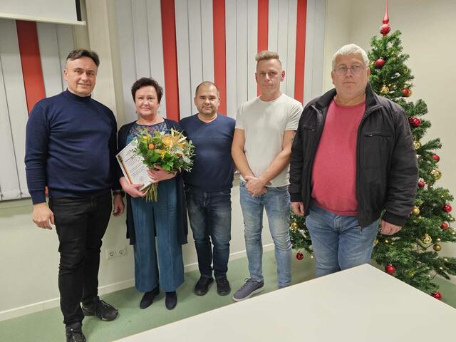Gemeinderat dankte der Amtsleiterin: Bgm. Christian Schaberl, Manuela Wiesner, René Boandl, Mathias Schreiner, Kurt Muszits (v.l.). | Foto: Gemeinde Eltendorf