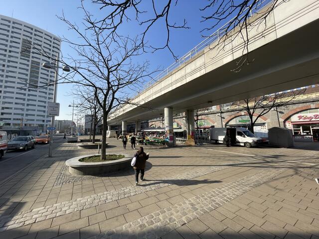 Im Frühjahr mit der Umgestaltung des Vorplatzes bei der U3 Ottakring gestartet. | Foto: Michael J. Payer