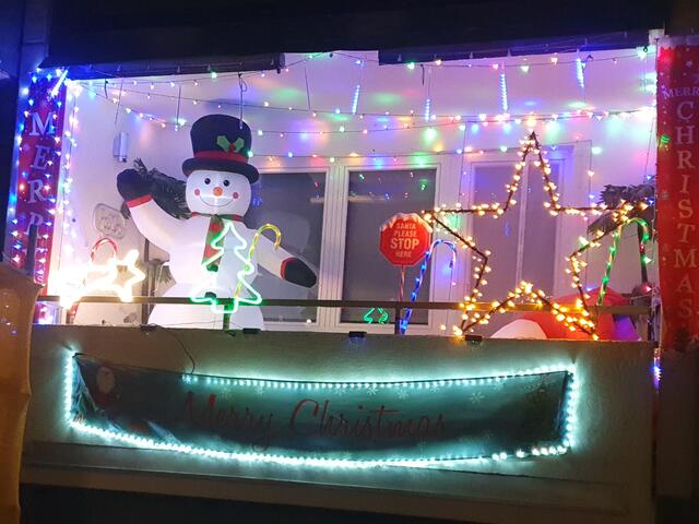 Auch auf diesem Balkon weihnachtet es schon sehr.  | Foto: zVg