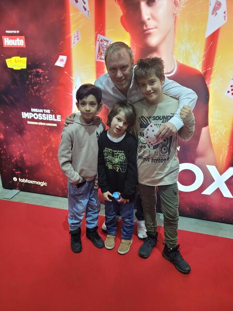 Stefan Koubek und Kinder ließen sich von Fab Fox verzaubern. | Foto: Sabine Krammer
