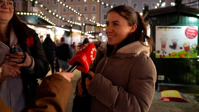 Dieses Jahr ist Karolines Lieblingslied „All I Want For Christmas Is New Years Eve“. | Foto: Stefan Schubert