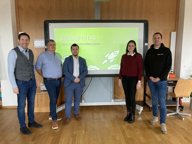 Die Schülerinnen und Schüler konnten sich beim Zukunftstag ein Bild über Steuern, Finanzen, und alltägliche Herausforderungen, machen. | Foto: BRGOP