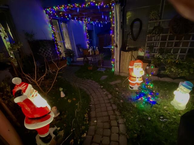 Familie Knett hat ihren Garten kreativ dekoriert.  | Foto: Knett