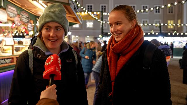 „All I Wanf For Christmas“, sind sich Emma und Hannah einig. | Foto: Stefan Schubert