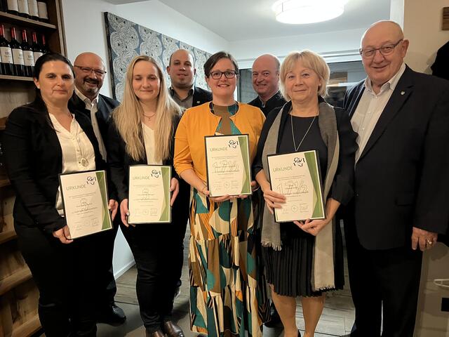 Bianca Dworschak, Geschäftsführer Gerhard Wildpert, Patricia Schachinger, Matthias Langgassner, Margit Pemmer-Glinserer, Gernot Donabaum, Elfriede Kolm und Obmann Anton Pfeifer (v.l.).
 | Foto: GV Krems