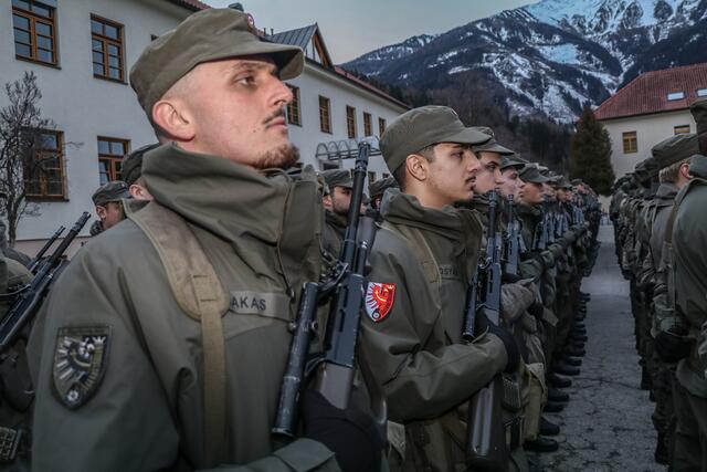 Die Rekruten kurz vor dem Sprechen des Gelöbnisses. | Foto: Bundesheer/Gerhard Eller