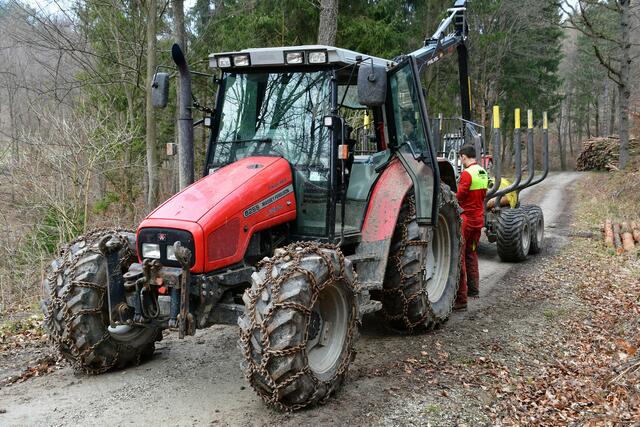 Überprüfen der Ausrüstung und kurze Einsatzbesprechung...