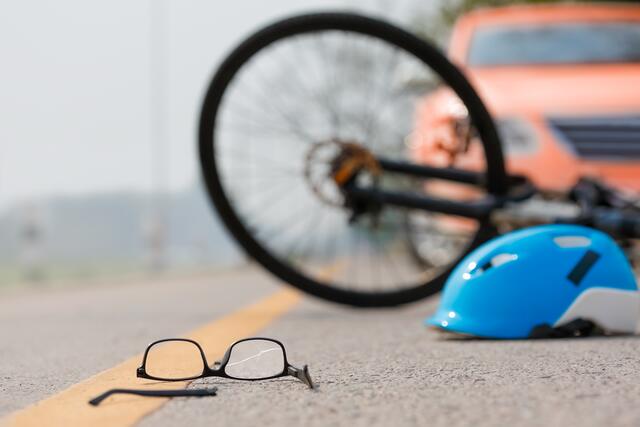 Der 75-jährige Radfahrer wurde von einem Auto erfasst. | Foto: Symbolfoto: PantherMedia/toa55
