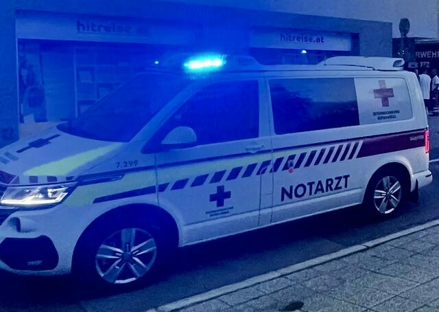 Auf der B180 bei Ried im Oberinntal kollidierten am Donnerstag zu Mittag drei Autos. Ein Überholmanöver hat zu einem schweren Unfall mit drei beteiligten Fahrzeugen geführt. Zwei Frauen wurden leicht verletzt. | Foto: MeinBezirk.at (Symbolbild)