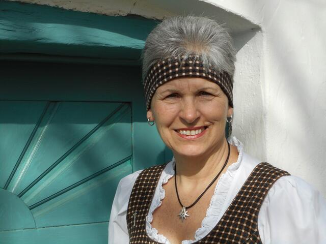 Leopoldine Rauscher ist Kellergassenführerin in Sierndorf. | Foto: Elisabeth Bendl