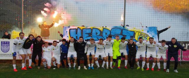 So schauen Herbstmeister aus - die Kampfmannschaft des SC Weißenkirchen | Foto: SC Weißenkirchen