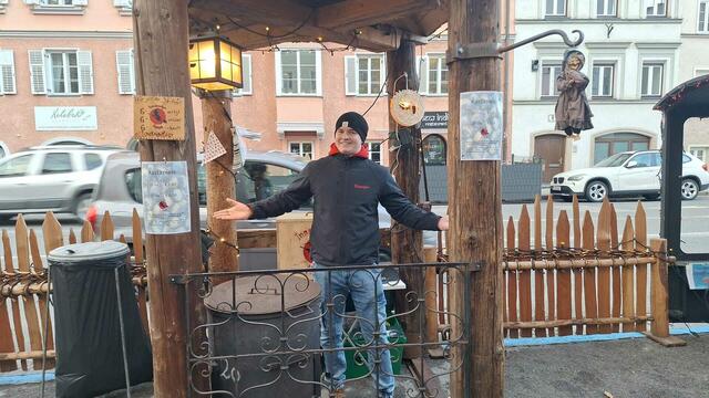 Willkommen beim Kastanienofen der Innsbrucker Hexen am Christkindlmarkt St. Nikolaus. | Foto: Ibk Hexen