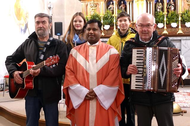 Bei der weihnachtlichen Liedermesse in Gföhler wurde für die Renovierung der Pfarrkirche gesammelt | Foto: privat